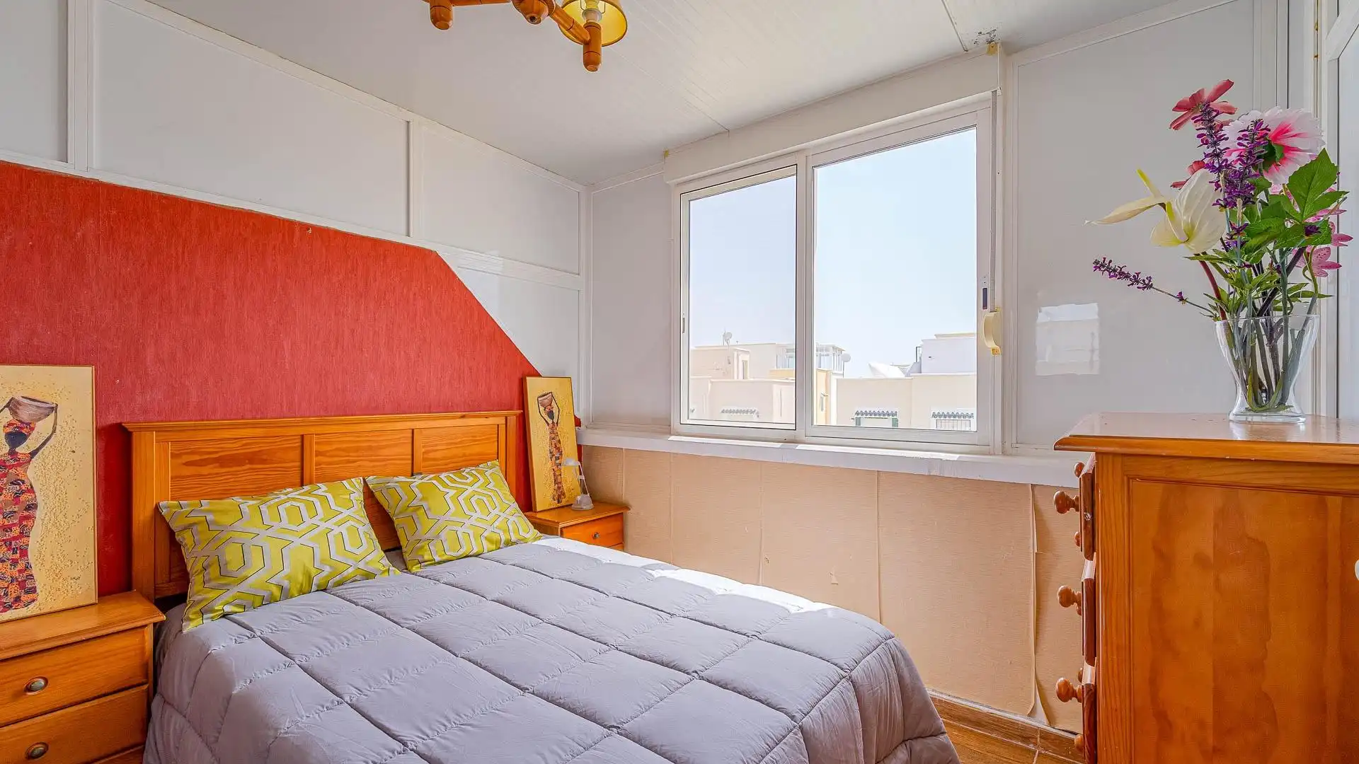 Habitación de Casa adosada en venta en Orihuela con Aire acondicionado, Calefacción y Jardín privado