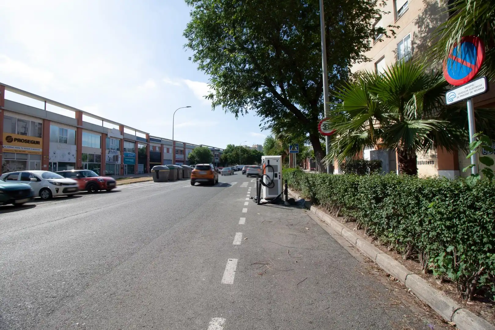 Vista exterior de Local en venta en Sevilla