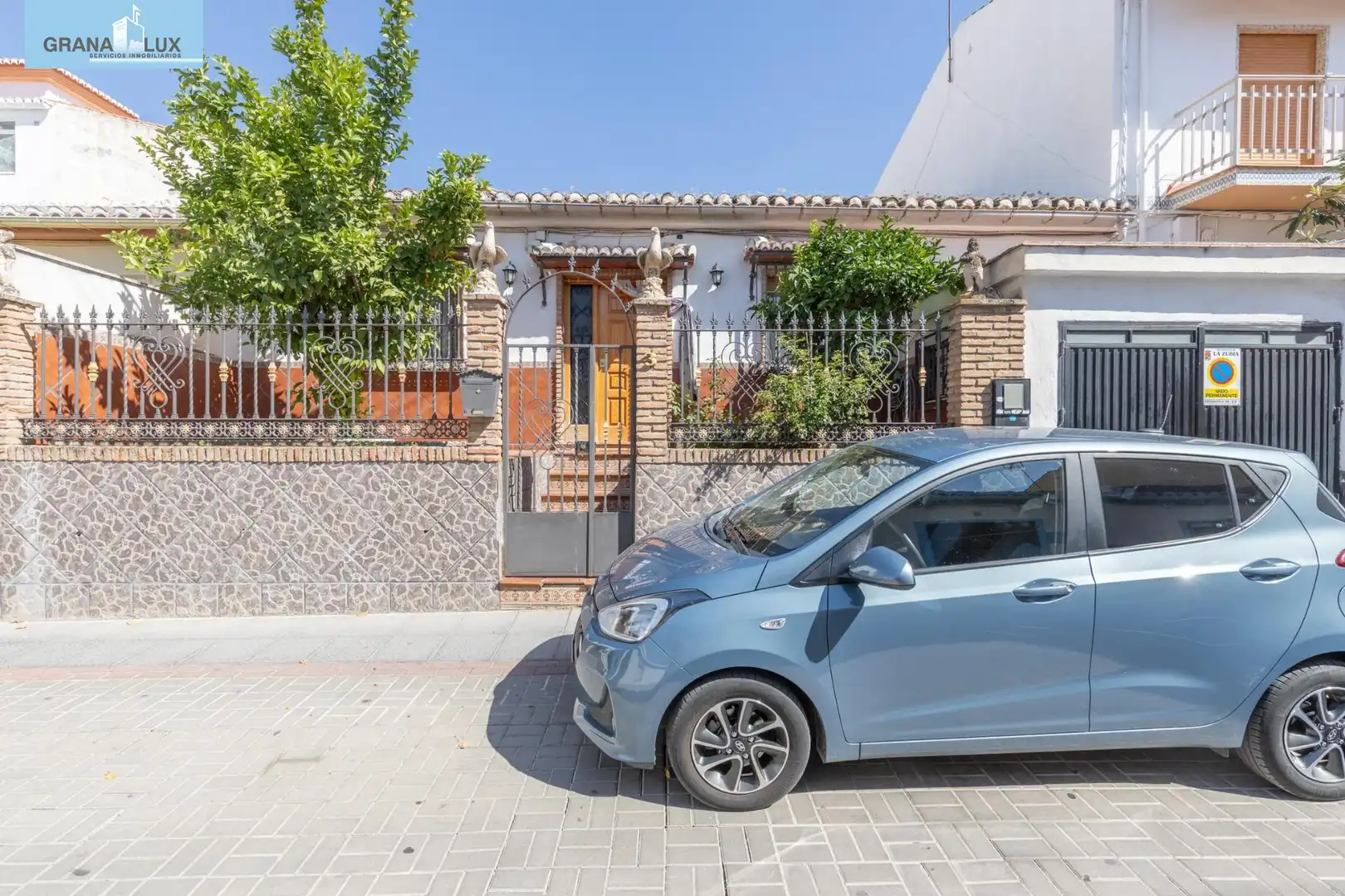 Vista exterior de Casa o xalet en venda en La Zubia amb Terrassa