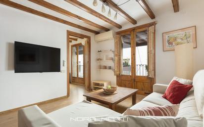 Living room of Flat for sale in  Barcelona Capital  with Air Conditioner, Heating and Balcony