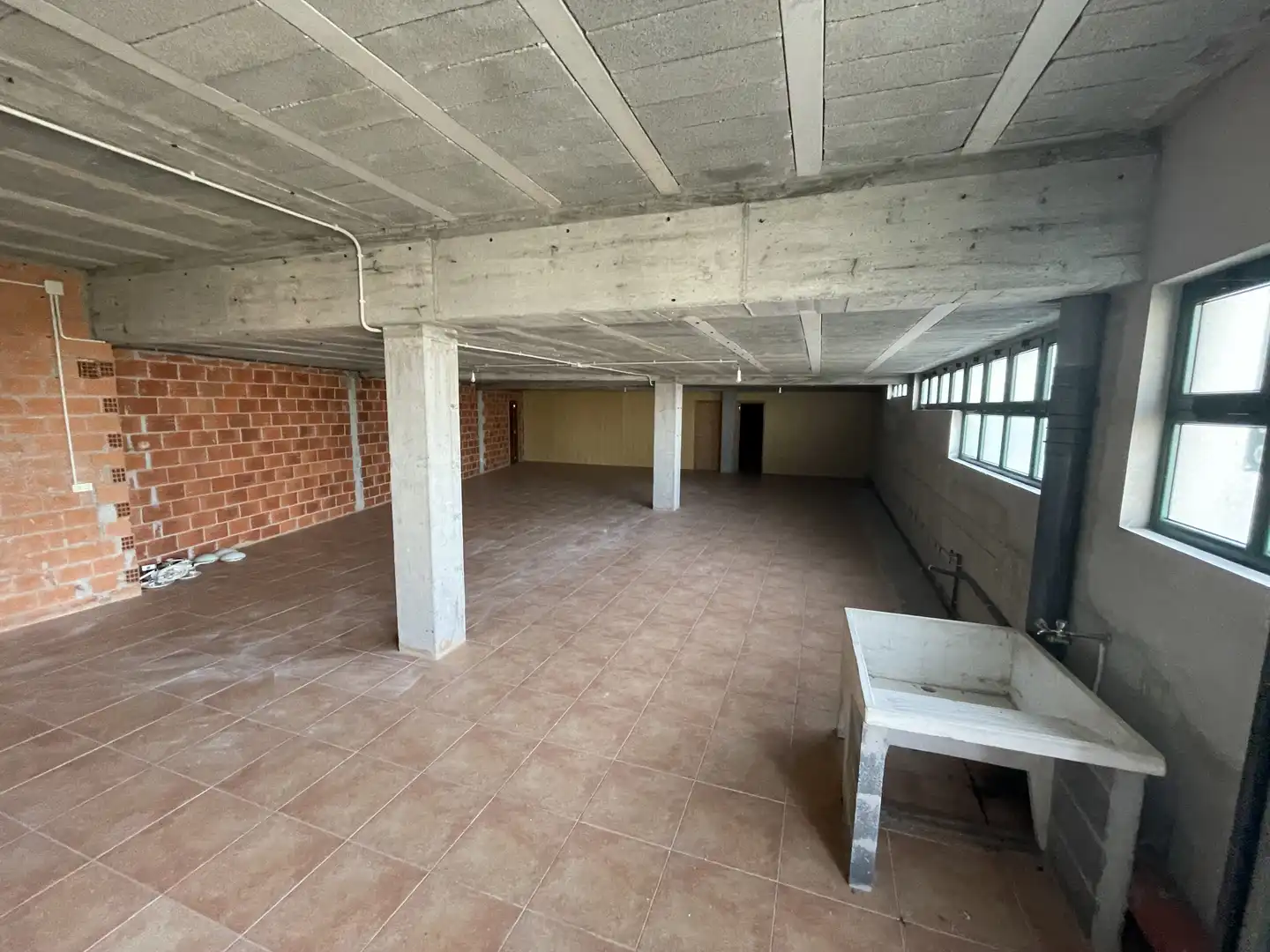 Commercial properties for sale in Moeche