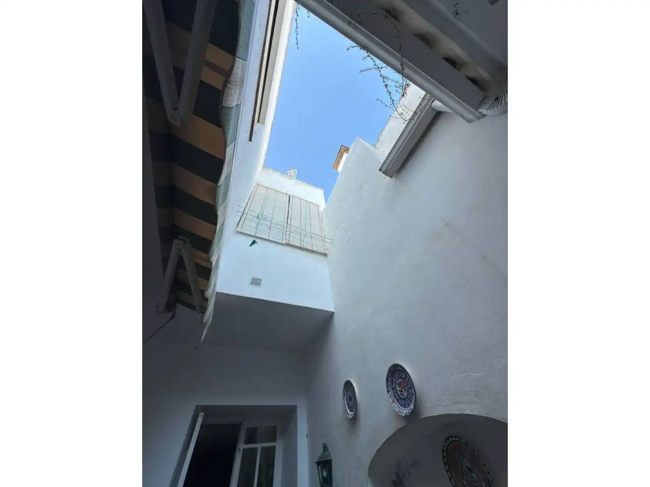 Vista exterior de Casa adosada en venda en Estepona amb Terrassa i Moblat