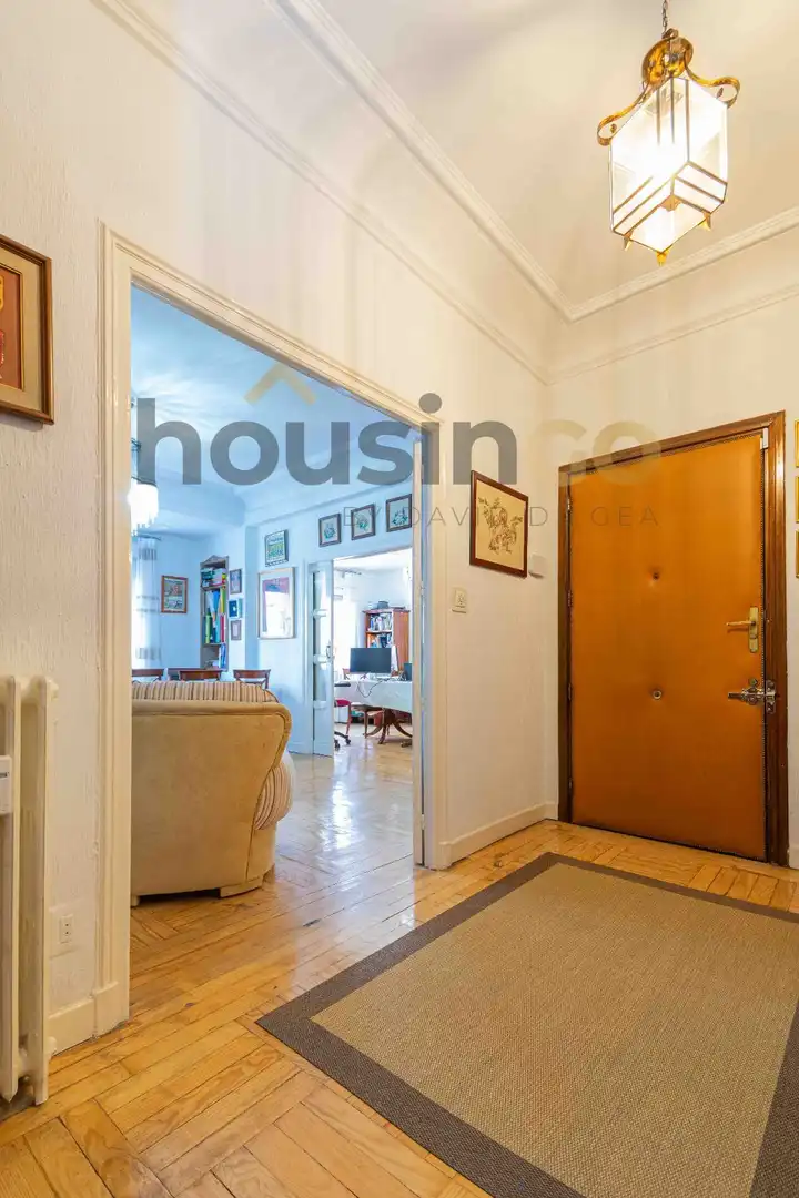 Exterior view of Flat for sale in Madrid  with Heating, Terrace and Storage room