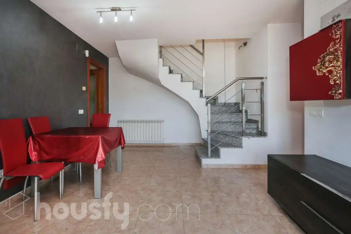 Sala d'estar de Dúplex en venda en Sant Vicenç de Castellet amb Aire condicionat, Terrassa i Traster