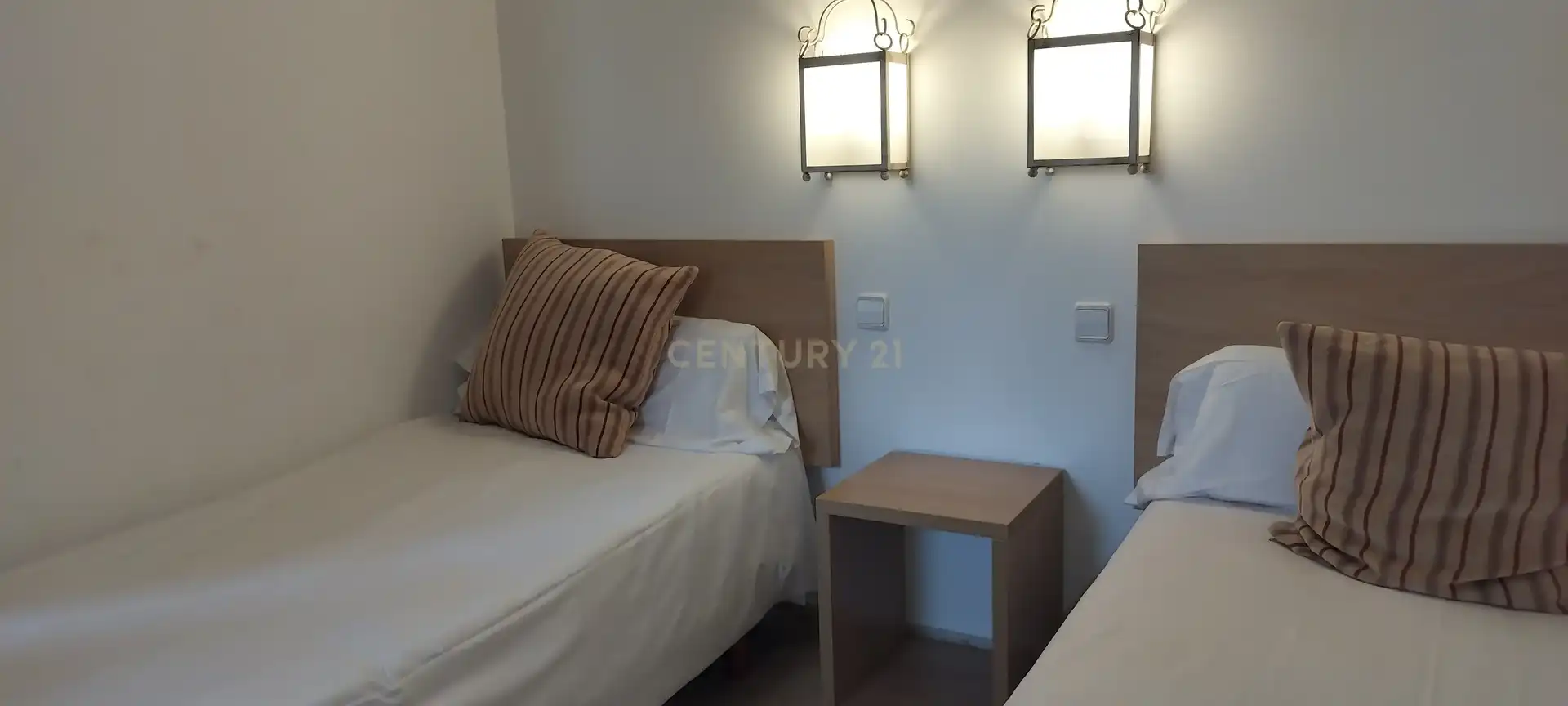 Schlafzimmer von Maisonette zum Verkauf in Manilva mit Klimaanlage, Privatgarten und Schwimmbad