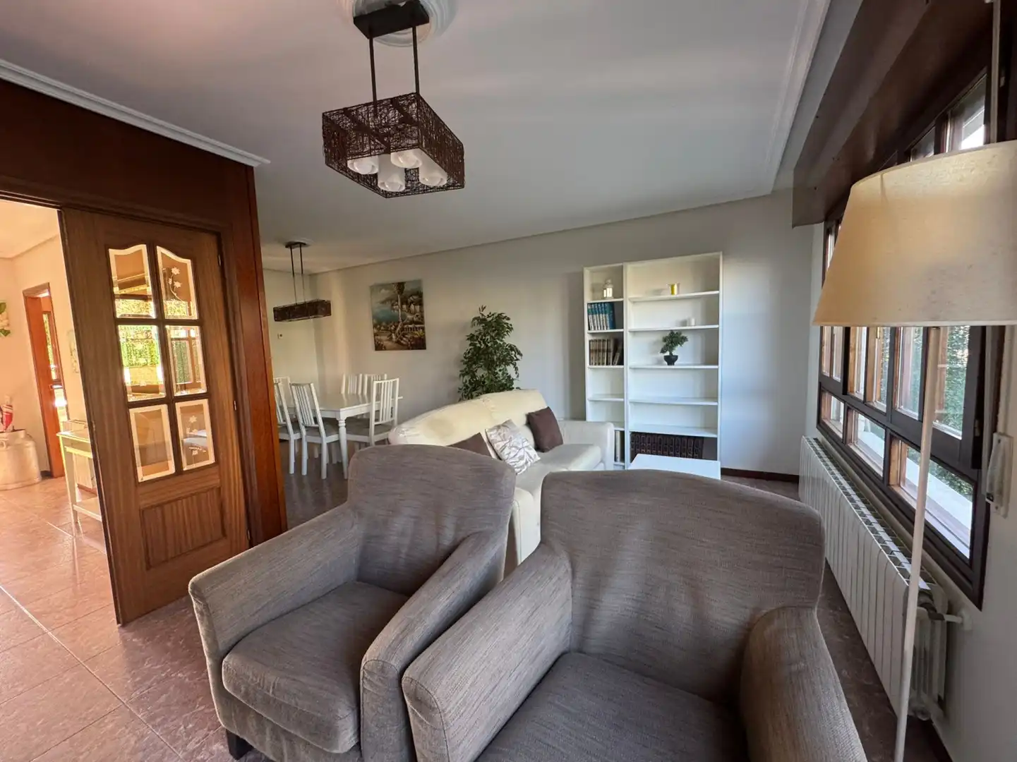 Sala d'estar de Casa adosada en venda en Polanco amb Calefacció, Jardí privat i Parquet