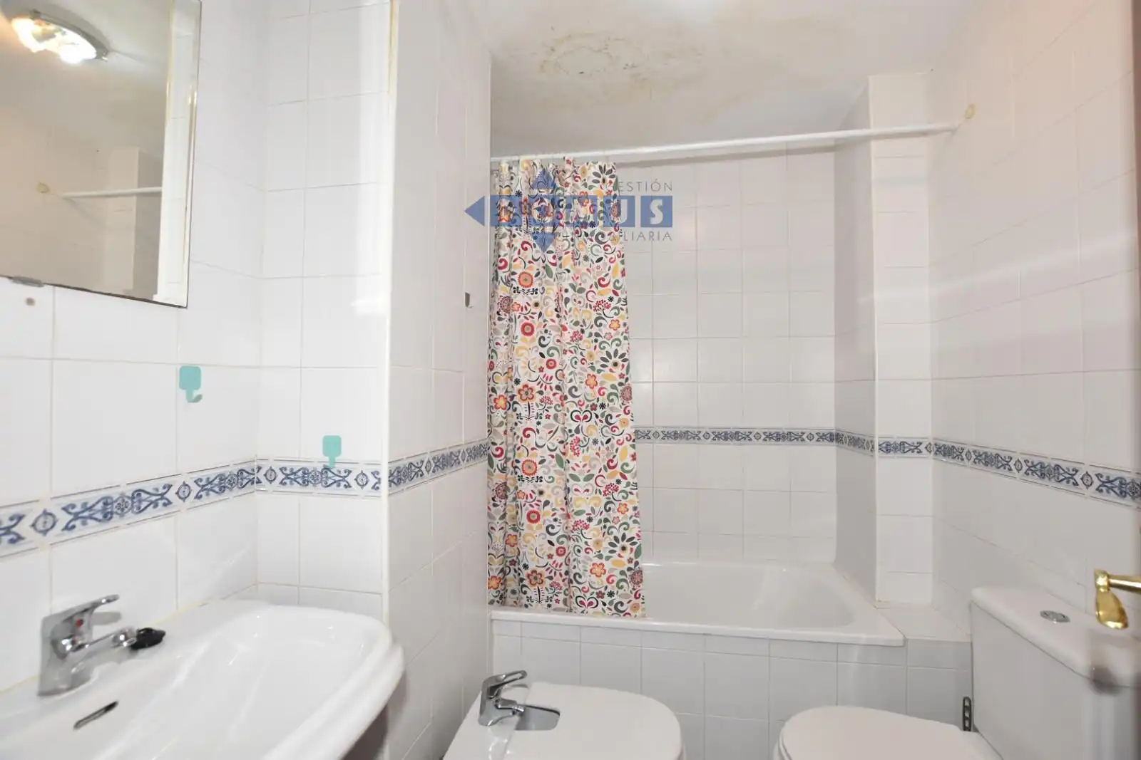Bathroom of Flat for sale in Ronda  with Air Conditioner, Terrace and Furnished