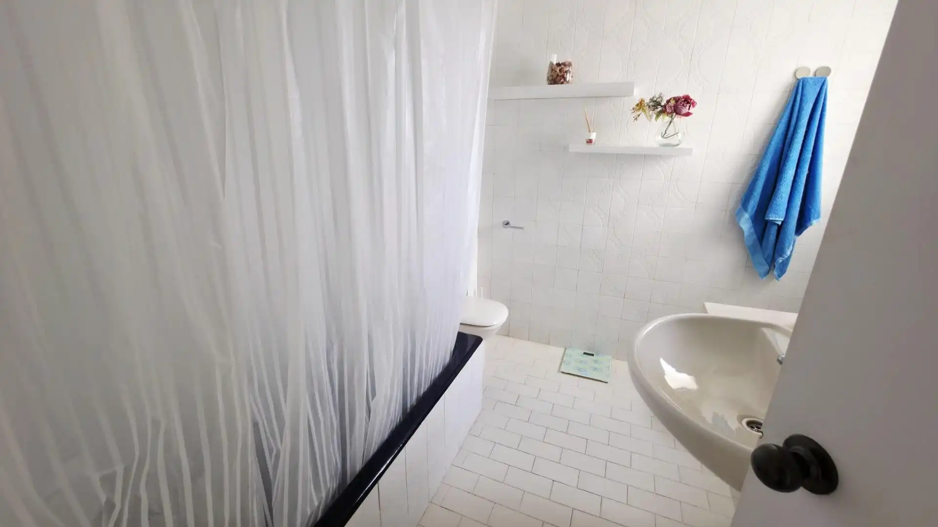 Bany de Pis en venda en Alicante / Alacant amb Jardí privat, Terrassa i Moblat