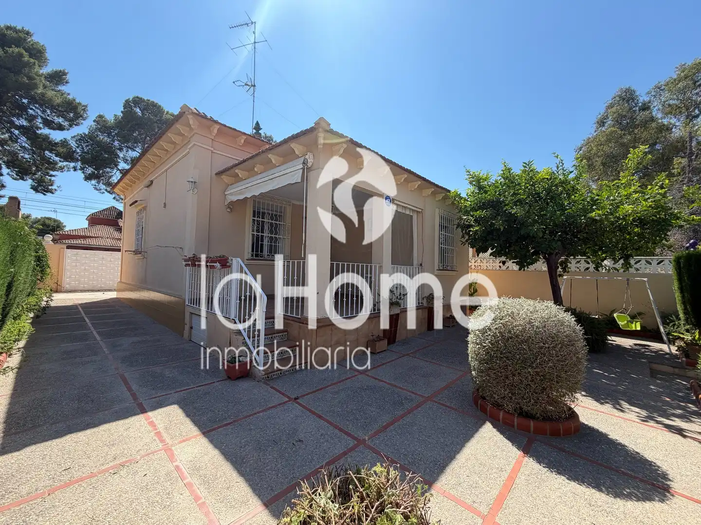Vista exterior de Casa o chalet en venta en Paterna con Aire acondicionado, Jardín privado y Terraza