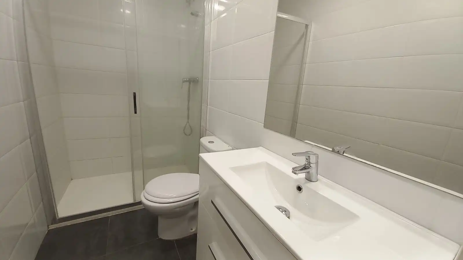 Bany de Pis de lloguer en Barcelona amb Terrassa i Moblat