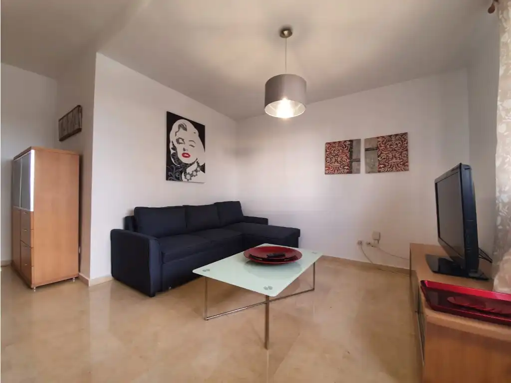 Wohnzimmer von Wohnung zum Verkauf in La Línea de la Concepción mit Möbliert, Ofen und Mikrowelle