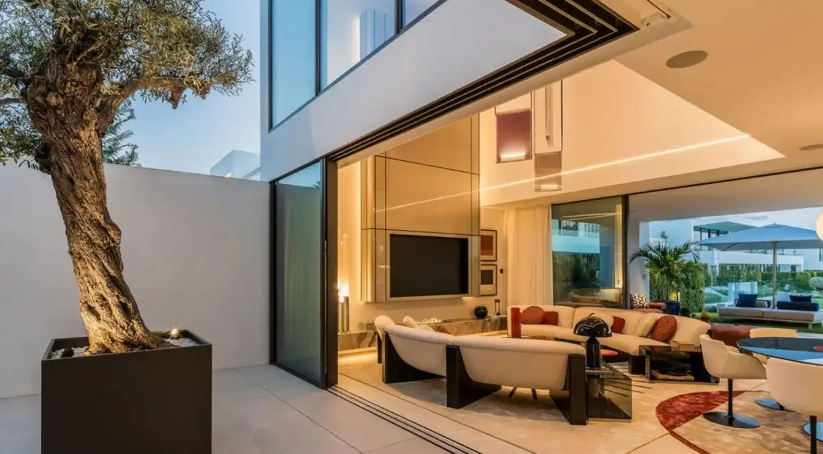 Terrasse von Haus oder Chalet zum Verkauf in Marbella mit Klimaanlage, Privatgarten und Terrasse