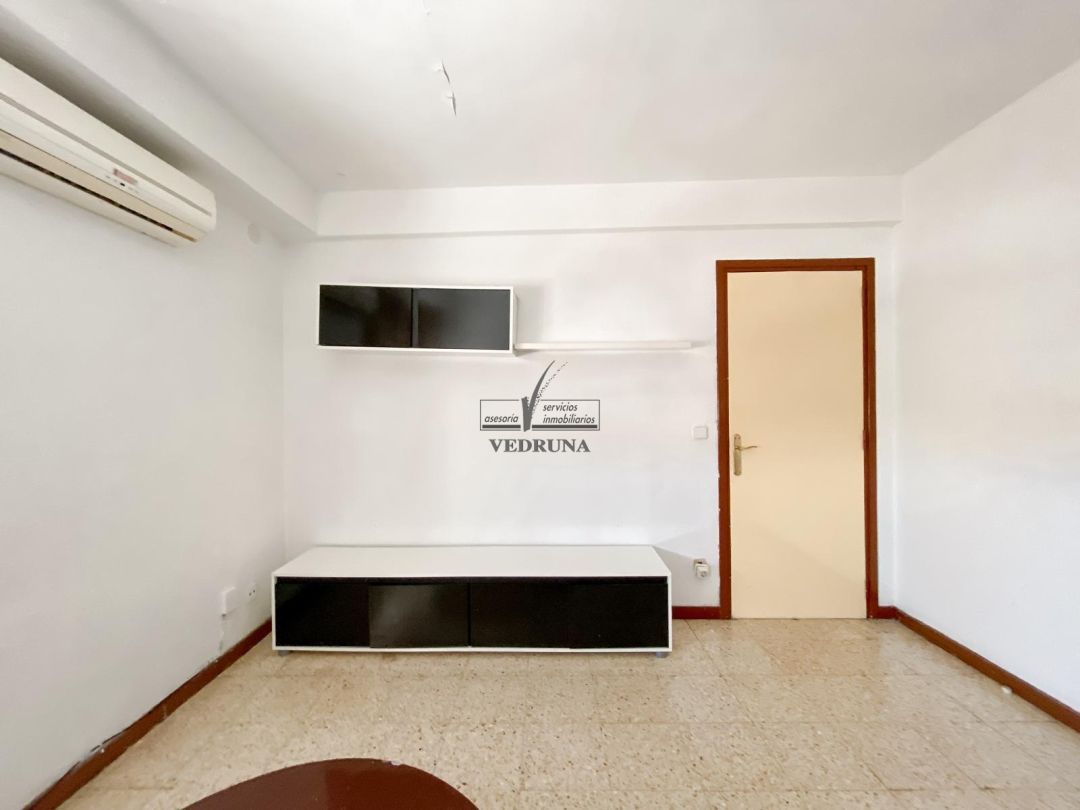 Flat for sale in Avenida Barón de Warsage, Plaza de Toros - Barón de Warsage