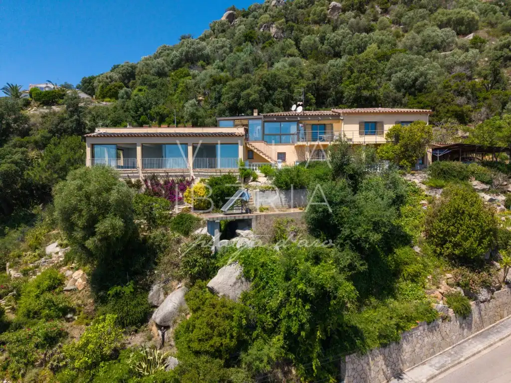 Casa amb piscina en venda a Calle Siena 1