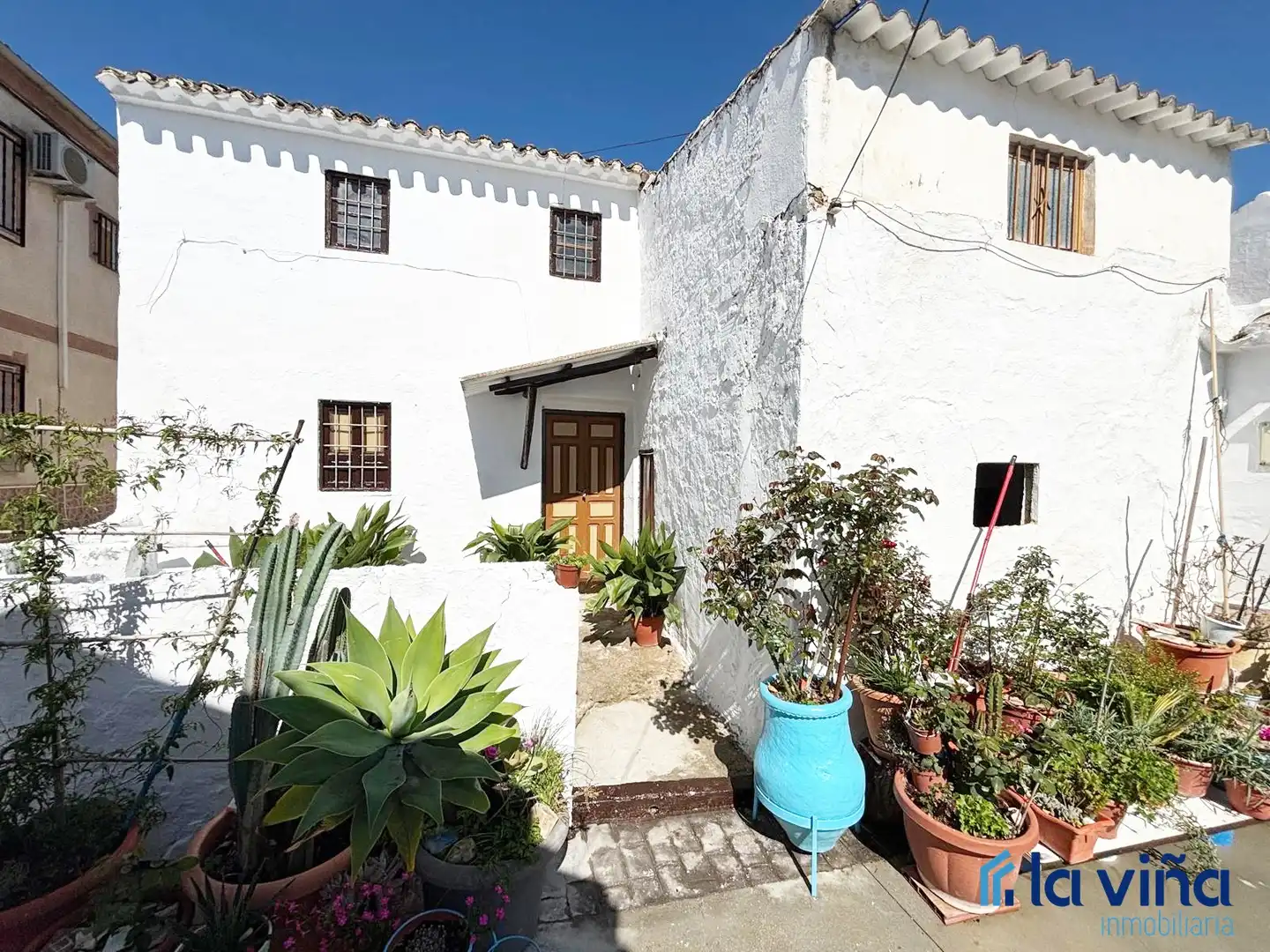 Vista exterior de Casa o xalet en venda en Iznájar amb Jardí privat i Traster