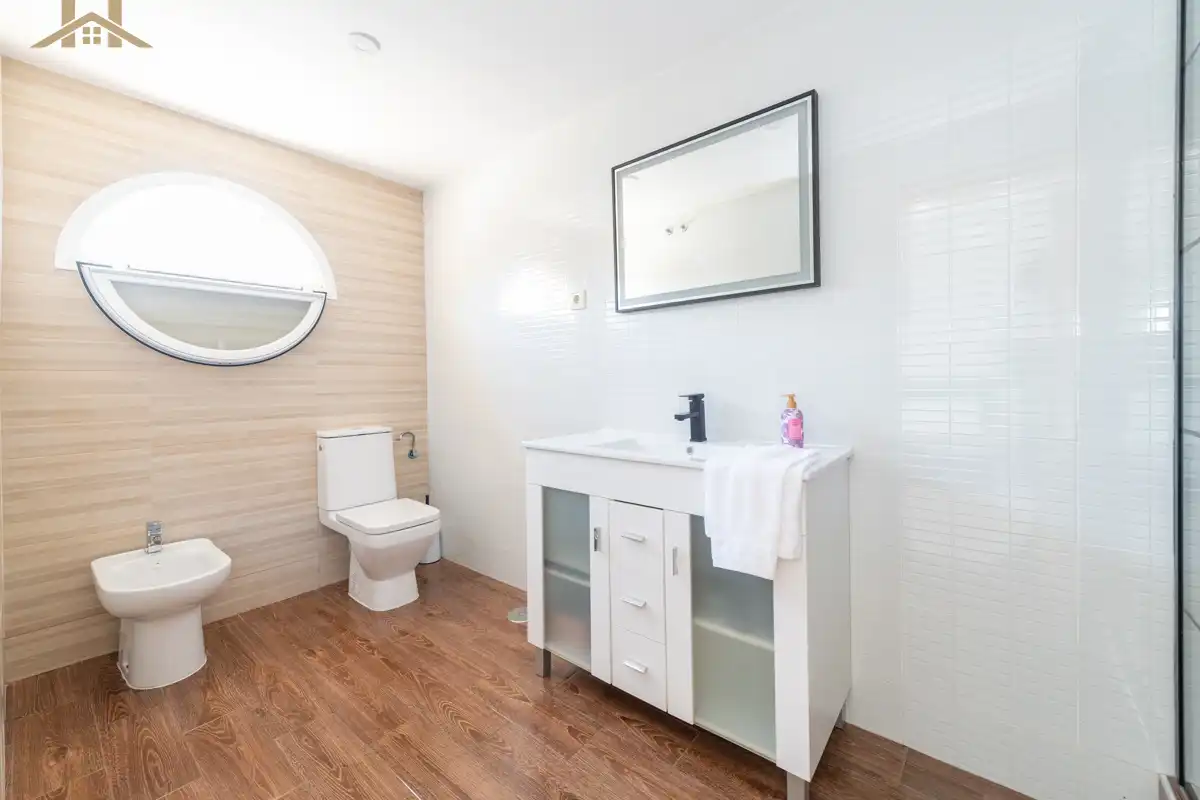 Baño de Casa adosada en venta en Loeches con Aire acondicionado, Calefacción y Jardín privado