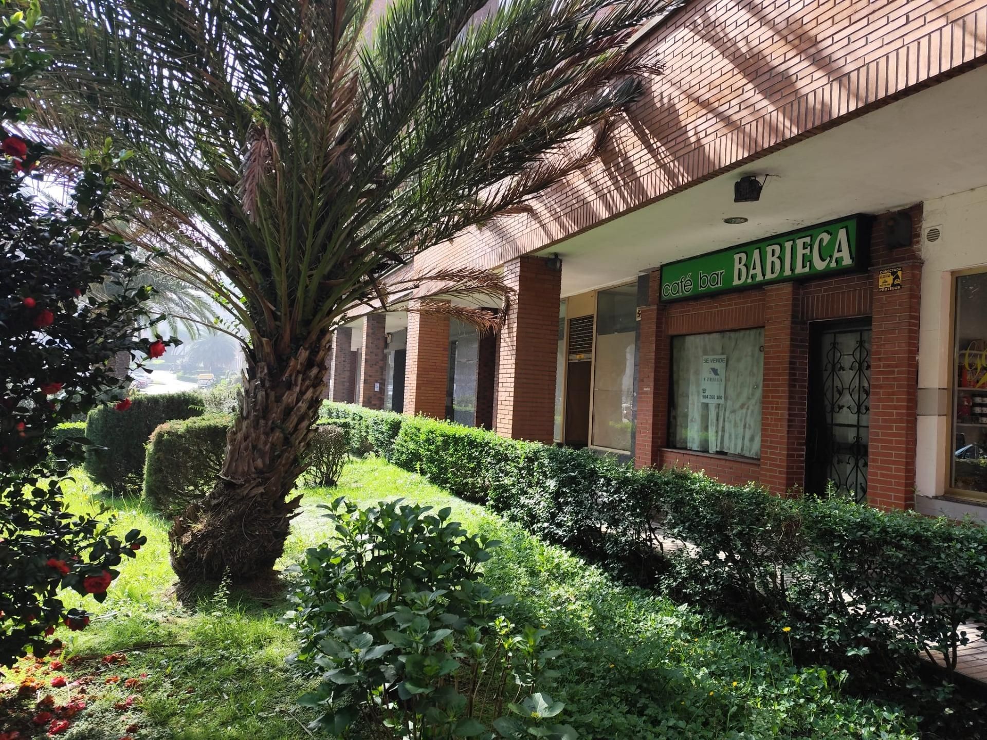 Vista exterior de Local en venda en Avilés