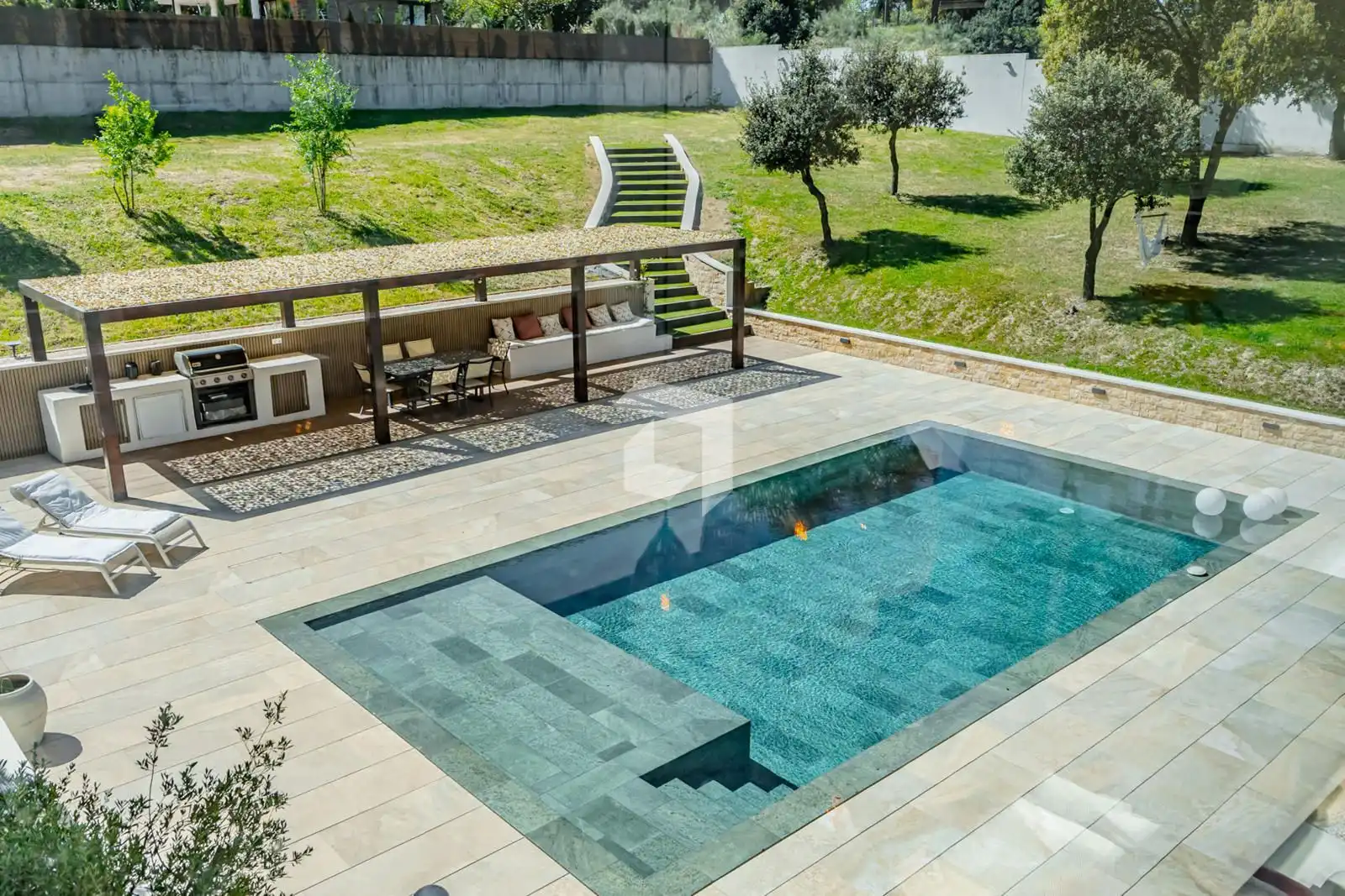 Swimming pool of Houses for sale in Pozuelo de Alarcón  with Air Conditioner, Heating and Terrace