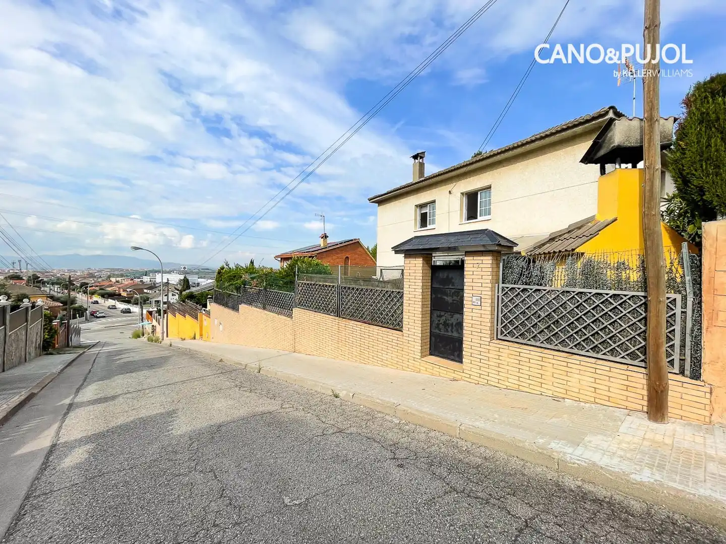 Exterior view of Houses for sale in Ca n'Oriol