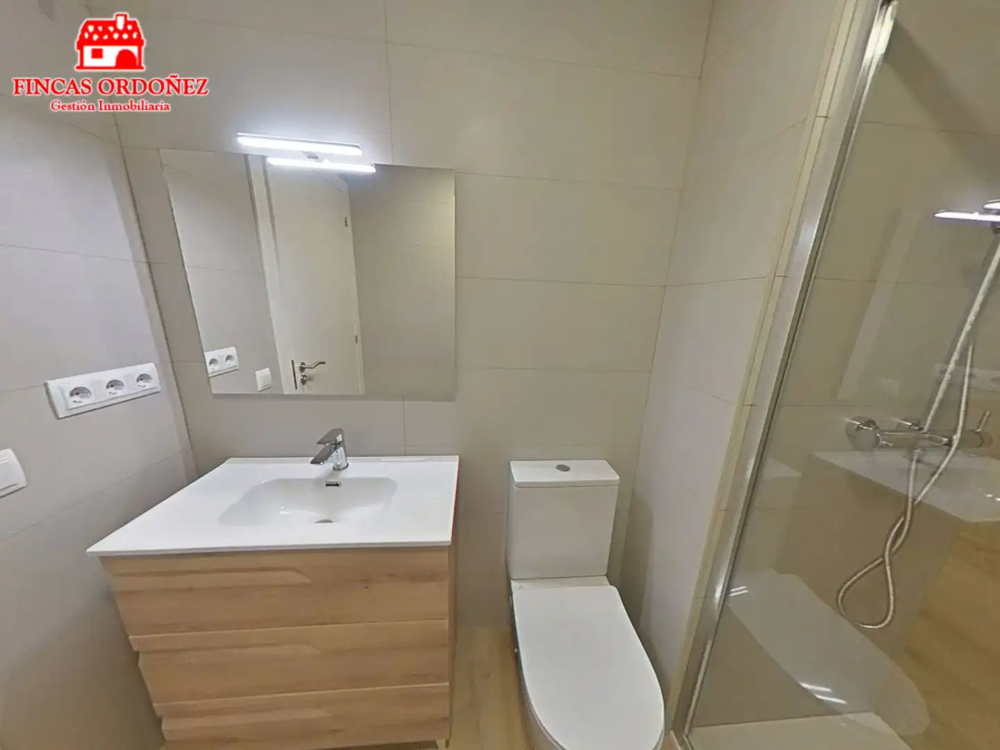 Badezimmer von Wohnung zum Verkauf in Sant Andreu de la Barca mit Klimaanlage, Heizung und Balkon