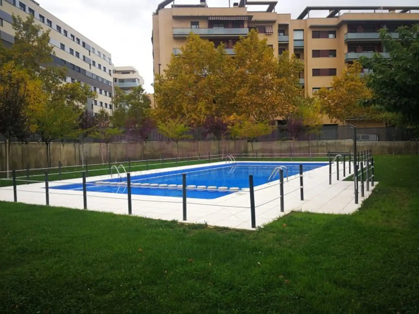 Flat with pool for sale in Miralbueno