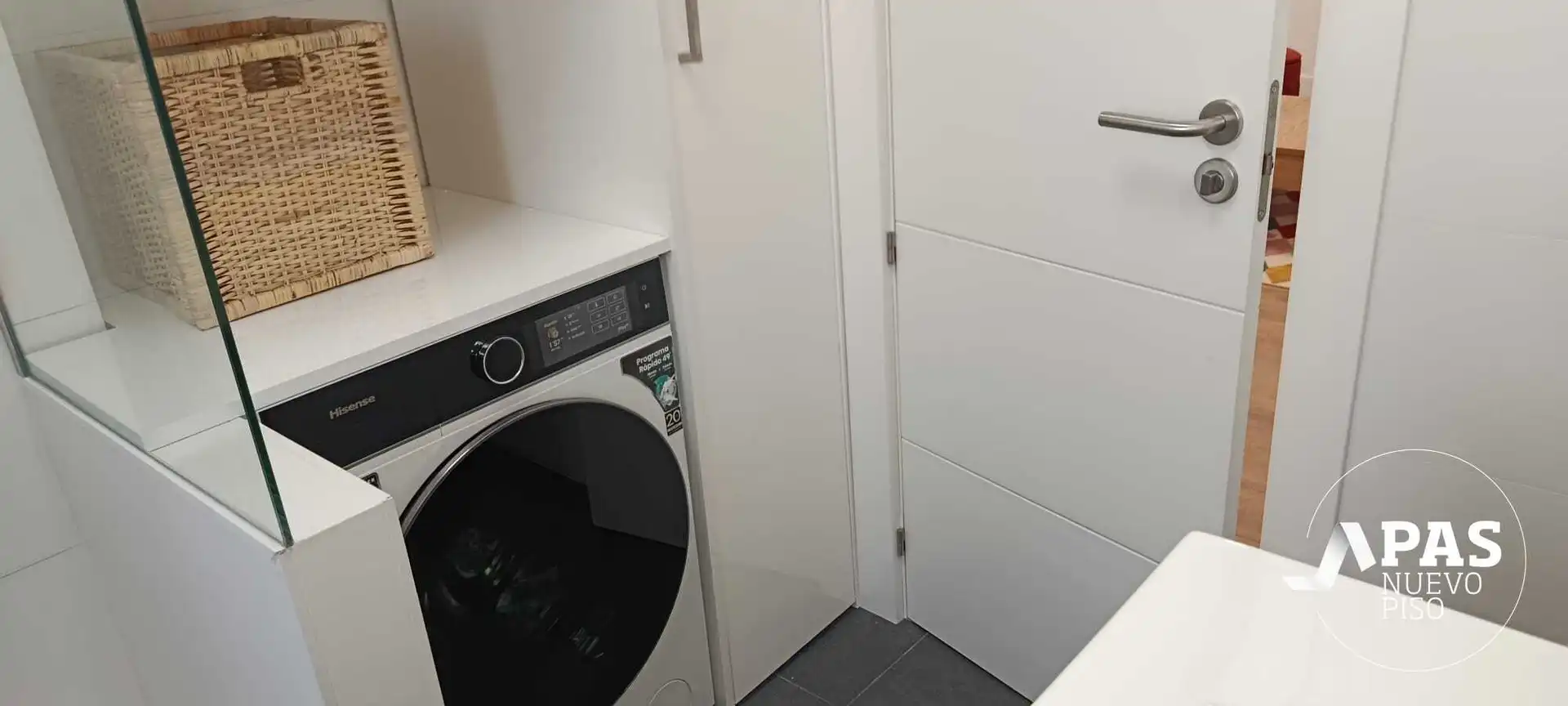 Badezimmer von Wohnung zur Miete in Santander mit Heizung, Ofen und Waschmaschine