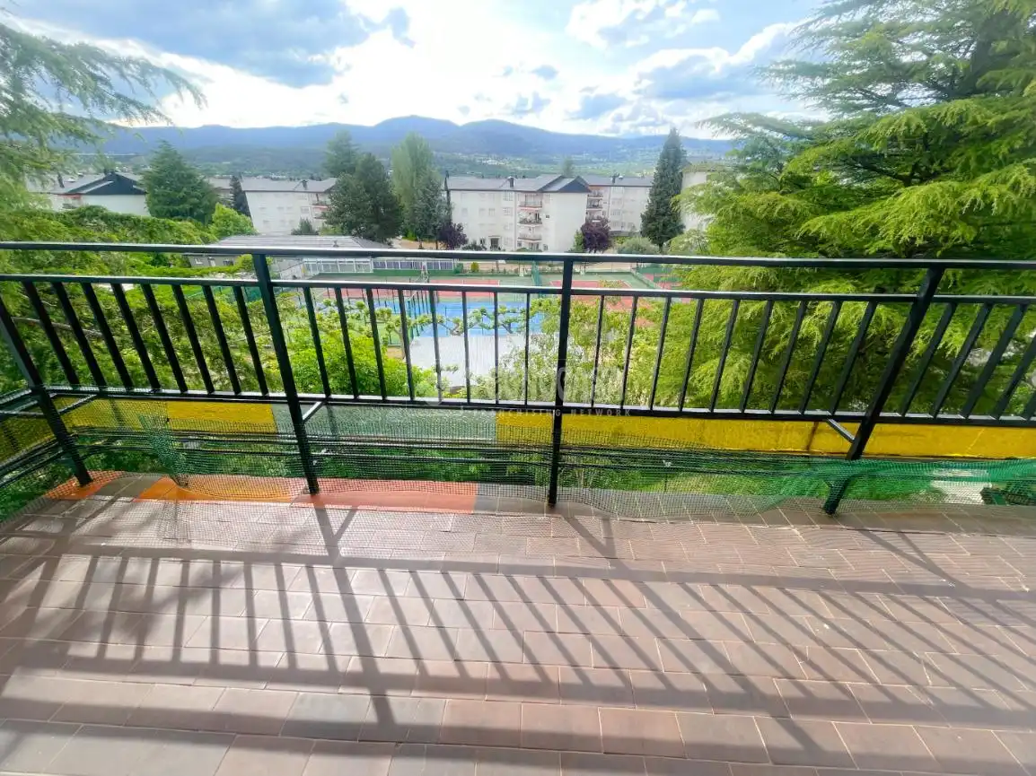 Außenansicht von Wohnung zum Verkauf in Guadarrama mit Heizung, Terrasse und Gemeinschaftspool