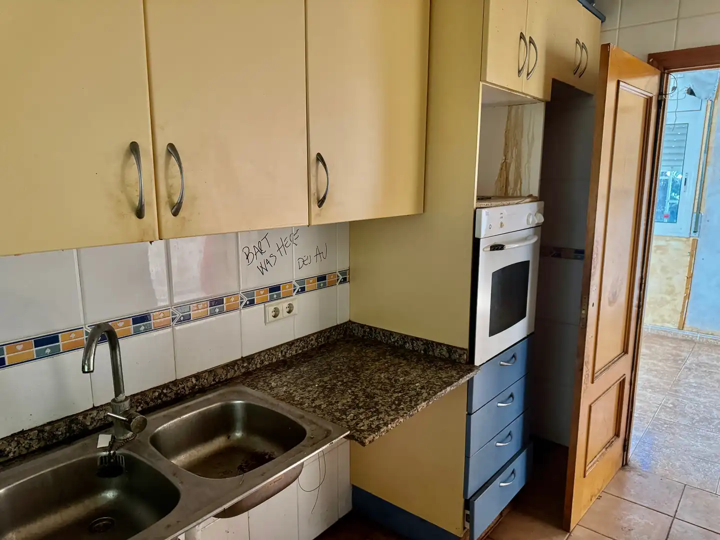 Cuina de Casa o xalet en venda en El Vendrell amb Jardí privat, Terrassa i Piscina