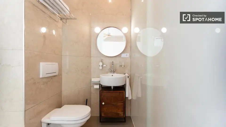 Bathroom of Flat for rent in Valencia  with Air Conditioner, Heating and Furnished