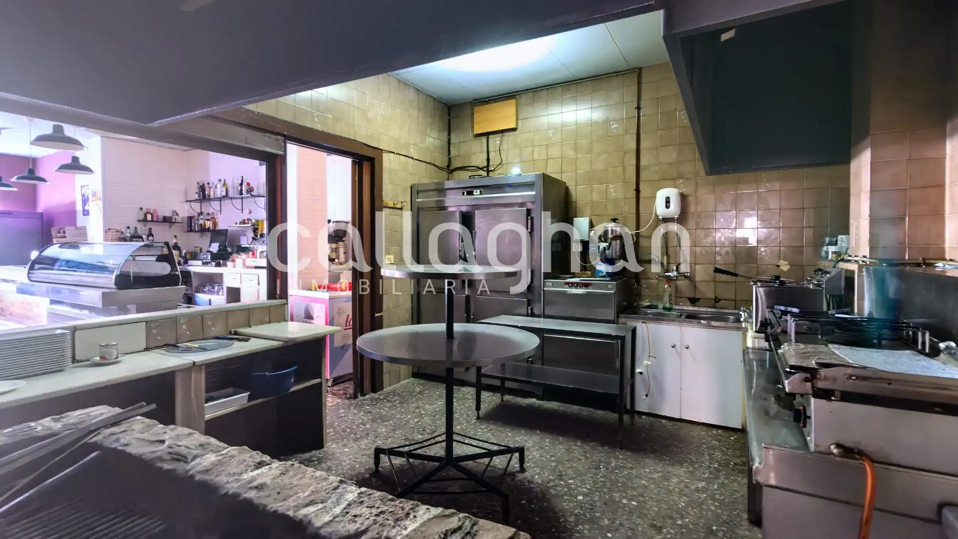 Cocina de Local en venta en L'Alcúdia con Aire acondicionado y Amueblado