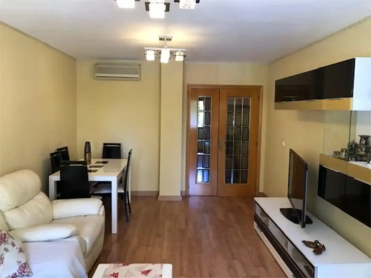 Living room of Flat for sale in  Valencia Capital  with Air Conditioner and Balcony