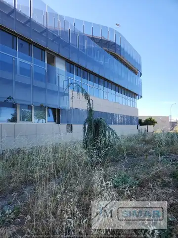 Außenansicht von Fabrikhallen zum Verkauf in Torrijos