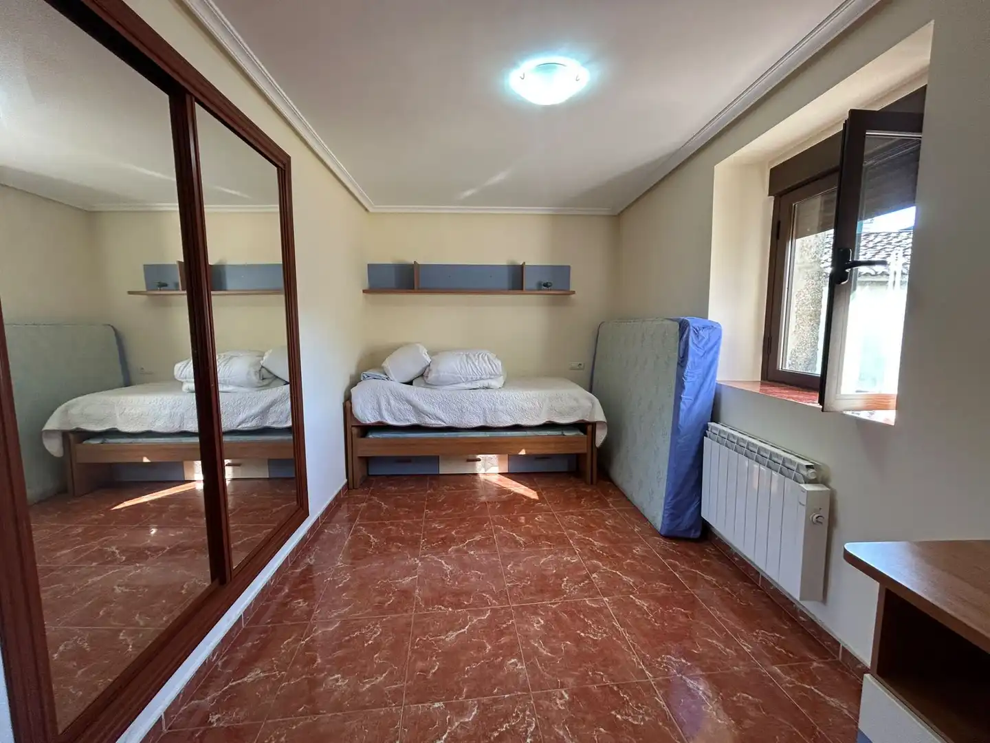 Dormitori de Casa o xalet en venda en Villamiel amb Calefacció, Traster i Moblat
