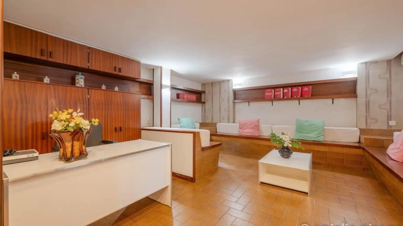 Office for sale in Girona  with Air Conditioner and Heating