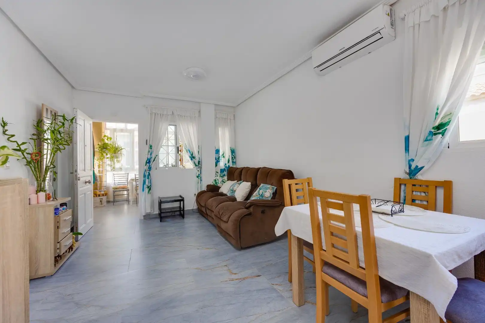 Sala de estar de Casa o chalet en venta en Torrevieja con Aire acondicionado, Calefacción y Terraza