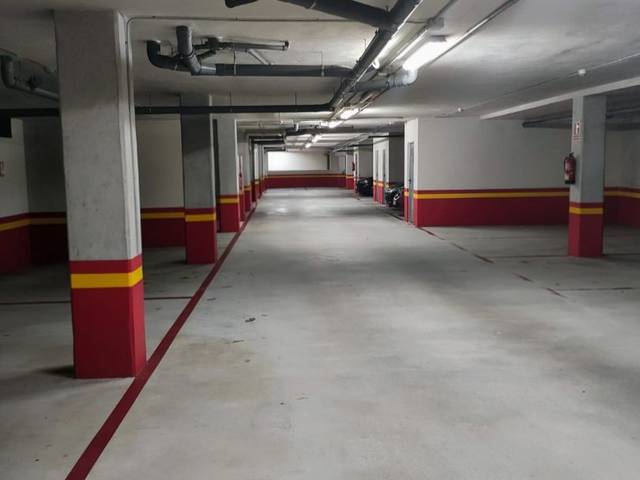 Garaje en Alquiler en Rúa da Virxe de Fátima, 1 en Castiñeiriño - Cruceiro de Sar