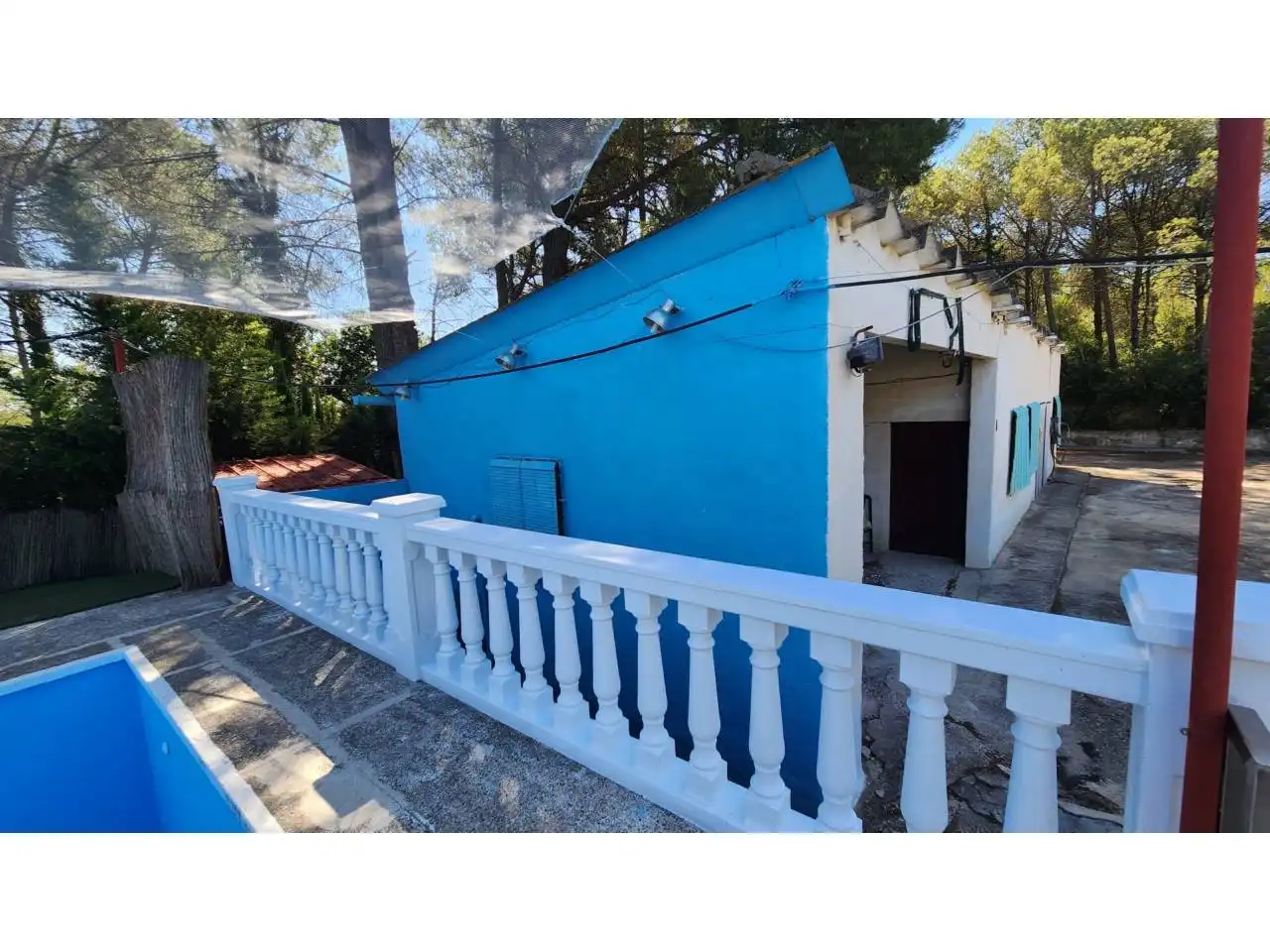 Vista exterior de Casa o xalet en venda en Rubí amb Calefacció, Jardí privat i Parquet