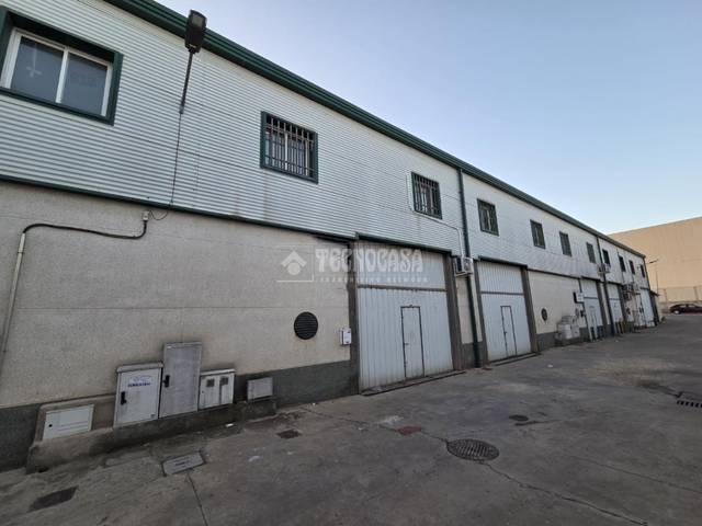 Local comercial en Venta en Velilla de San Antonio