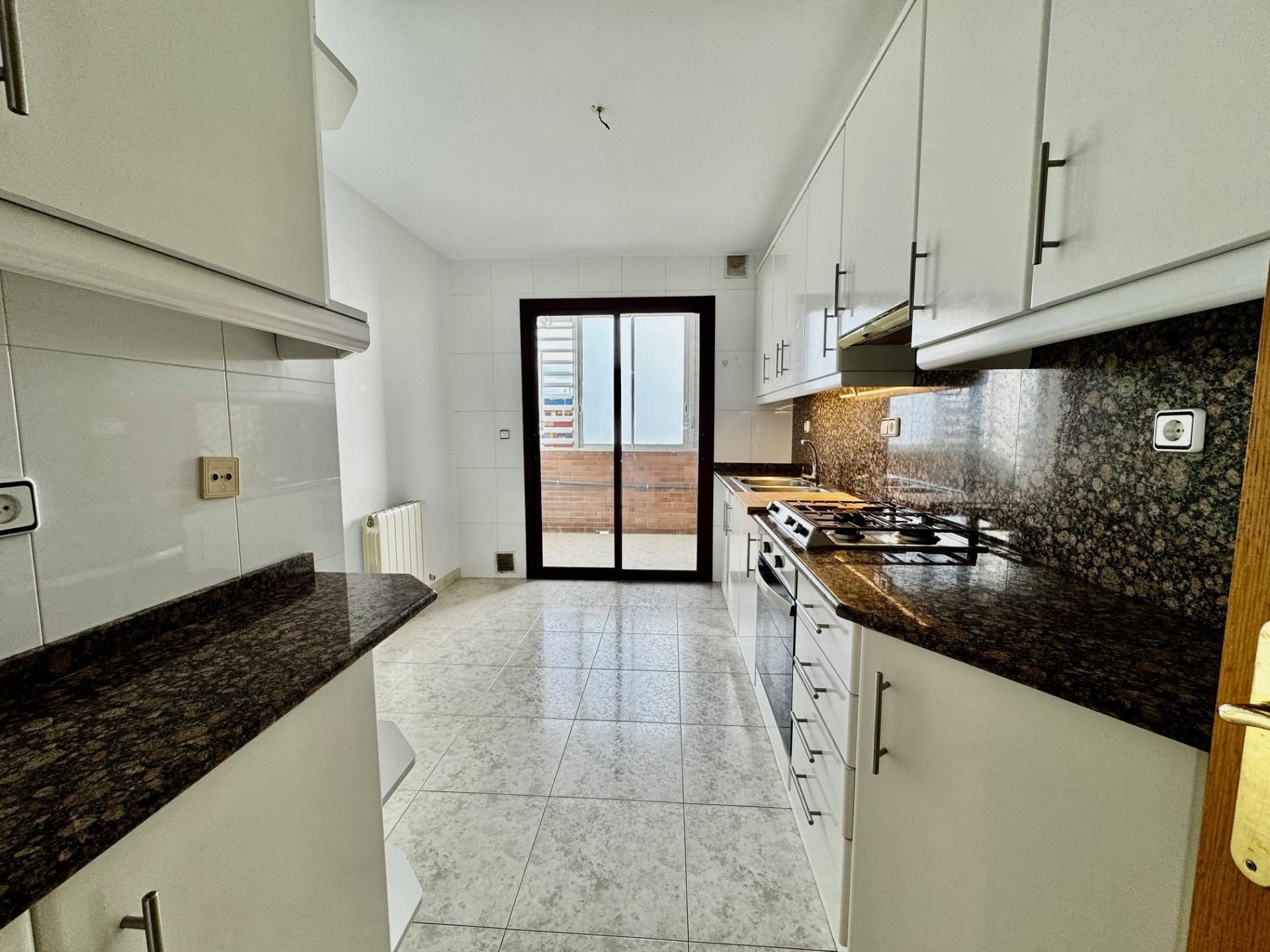 Cuina de Pis en venda en Igualada amb Calefacció i Balcó