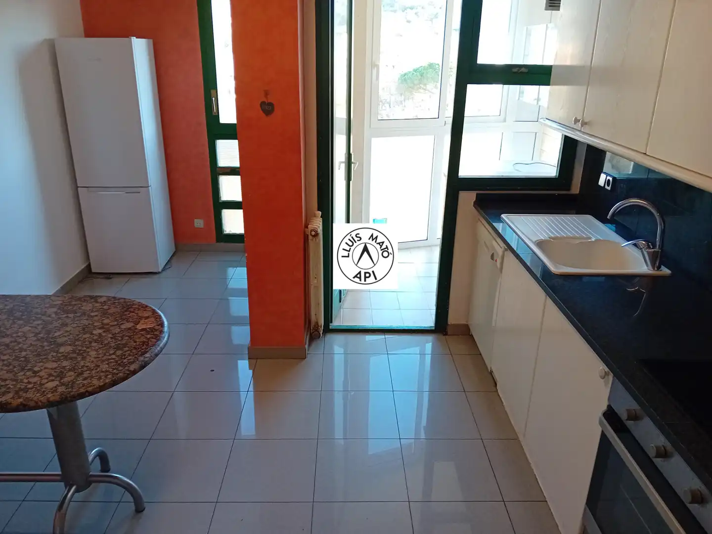 Cocina de Piso en venta en Girona con Calefacción, Terraza y Internet