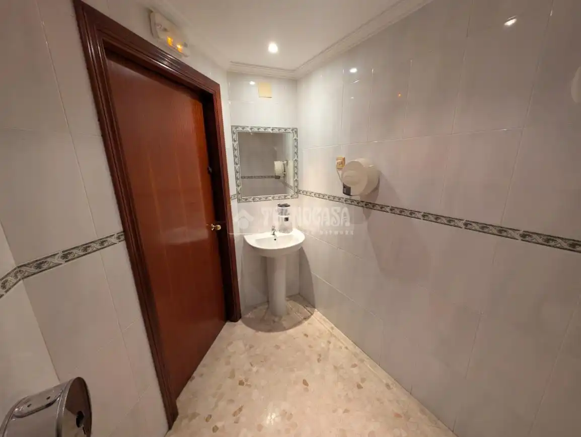 Baño de Local en venta en Jerez de la Frontera con Aire acondicionado, Calefacción y Terraza