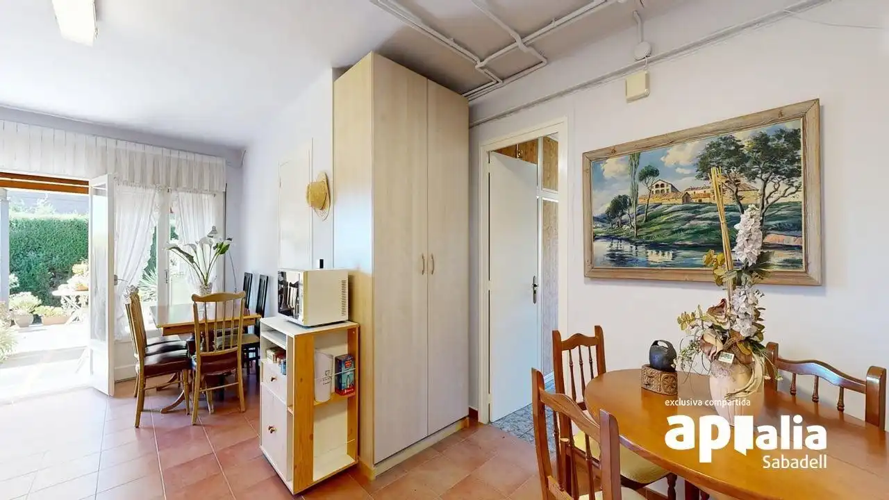 Cuina de Casa o xalet en venda en Barberà del Vallès amb Calefacció, Jardí privat i Terrassa
