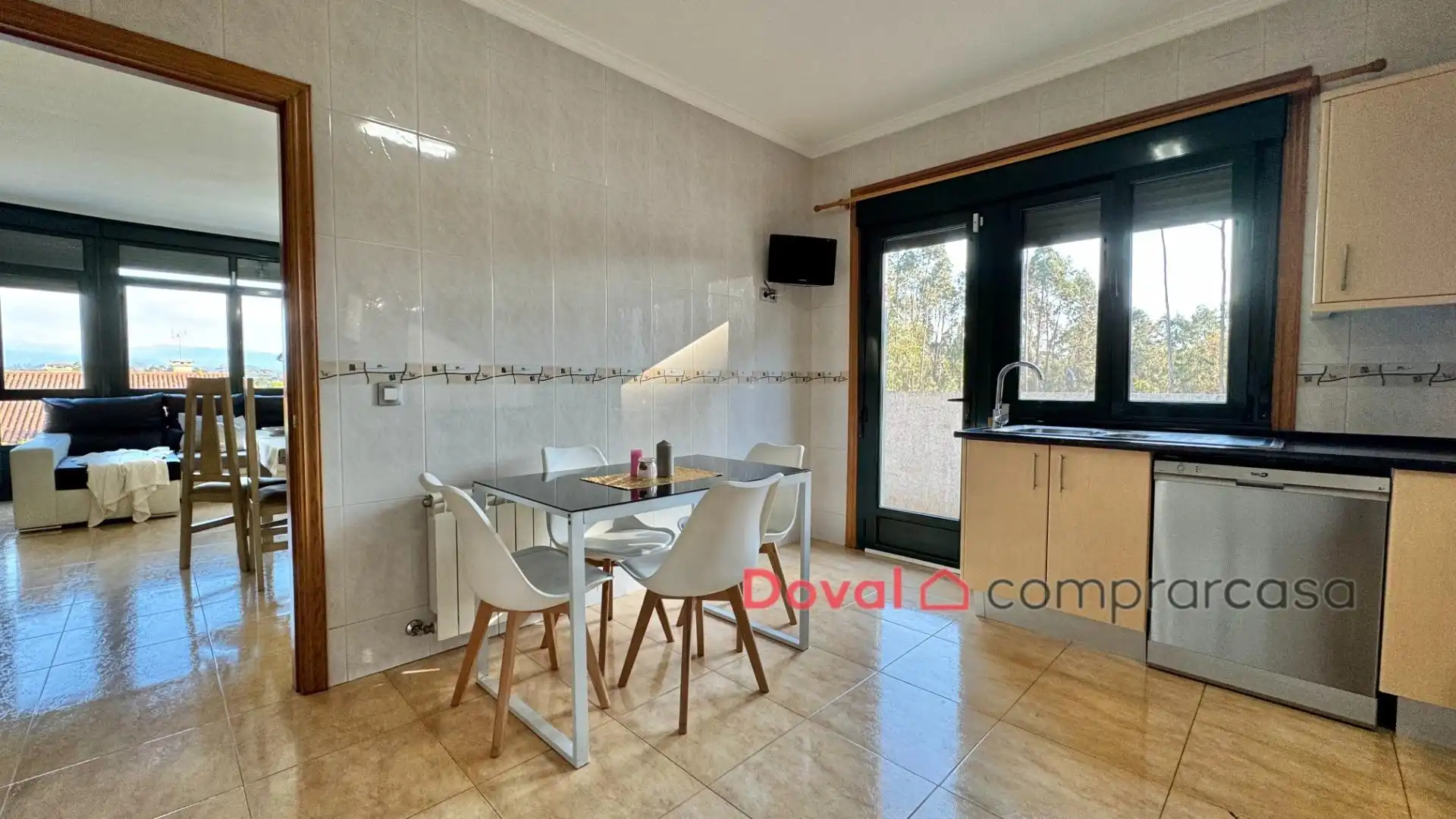 Cuina de Casa o xalet en venda en Salceda de Caselas amb Calefacció, Jardí privat i Terrassa