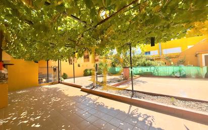 Garden of Single-family semi-detached for sale in Rubí  with Air Conditioner, Heating and Private garden