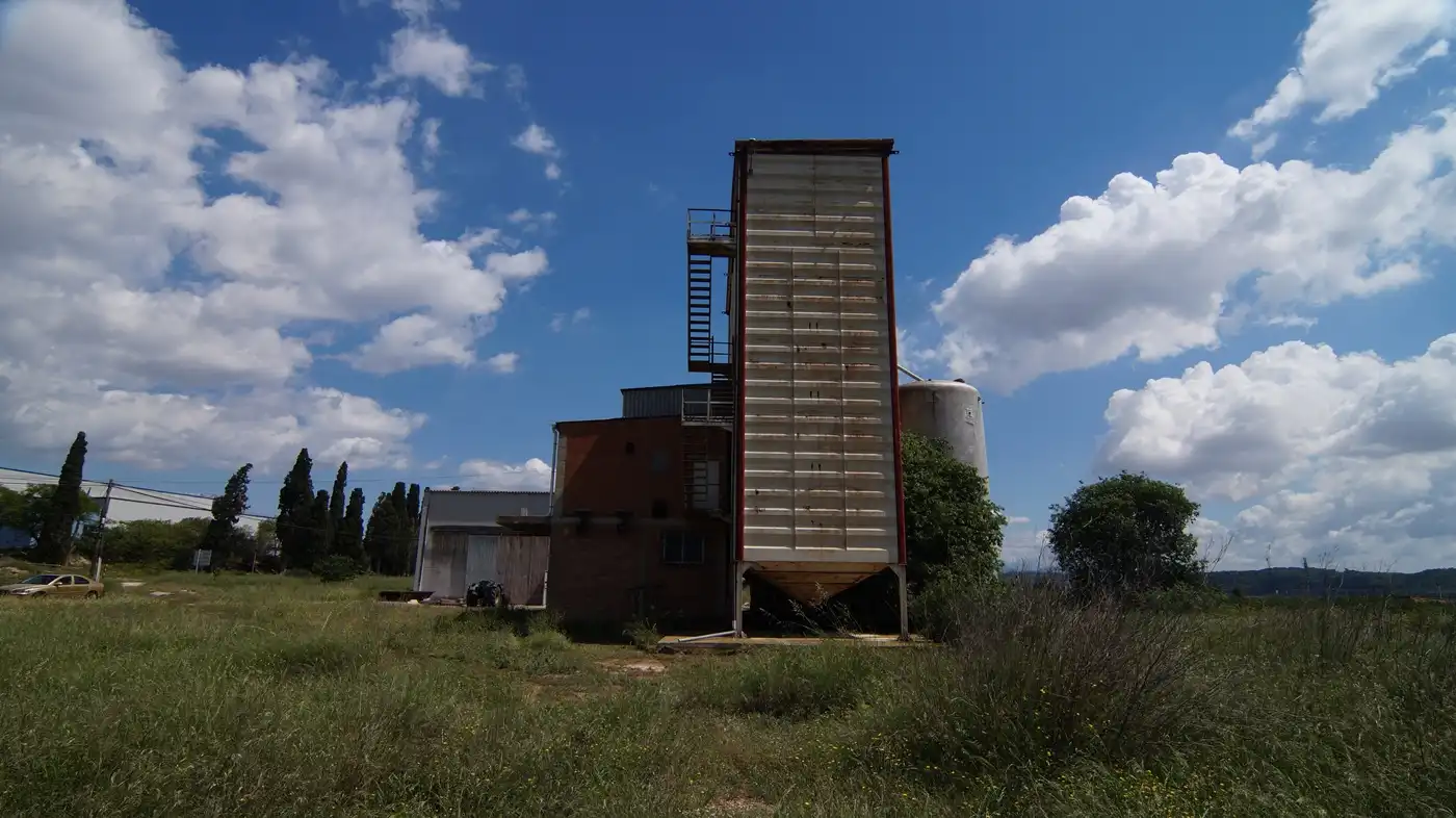 Vista exterior de Nau industrial en venda en Vilallonga del Camp