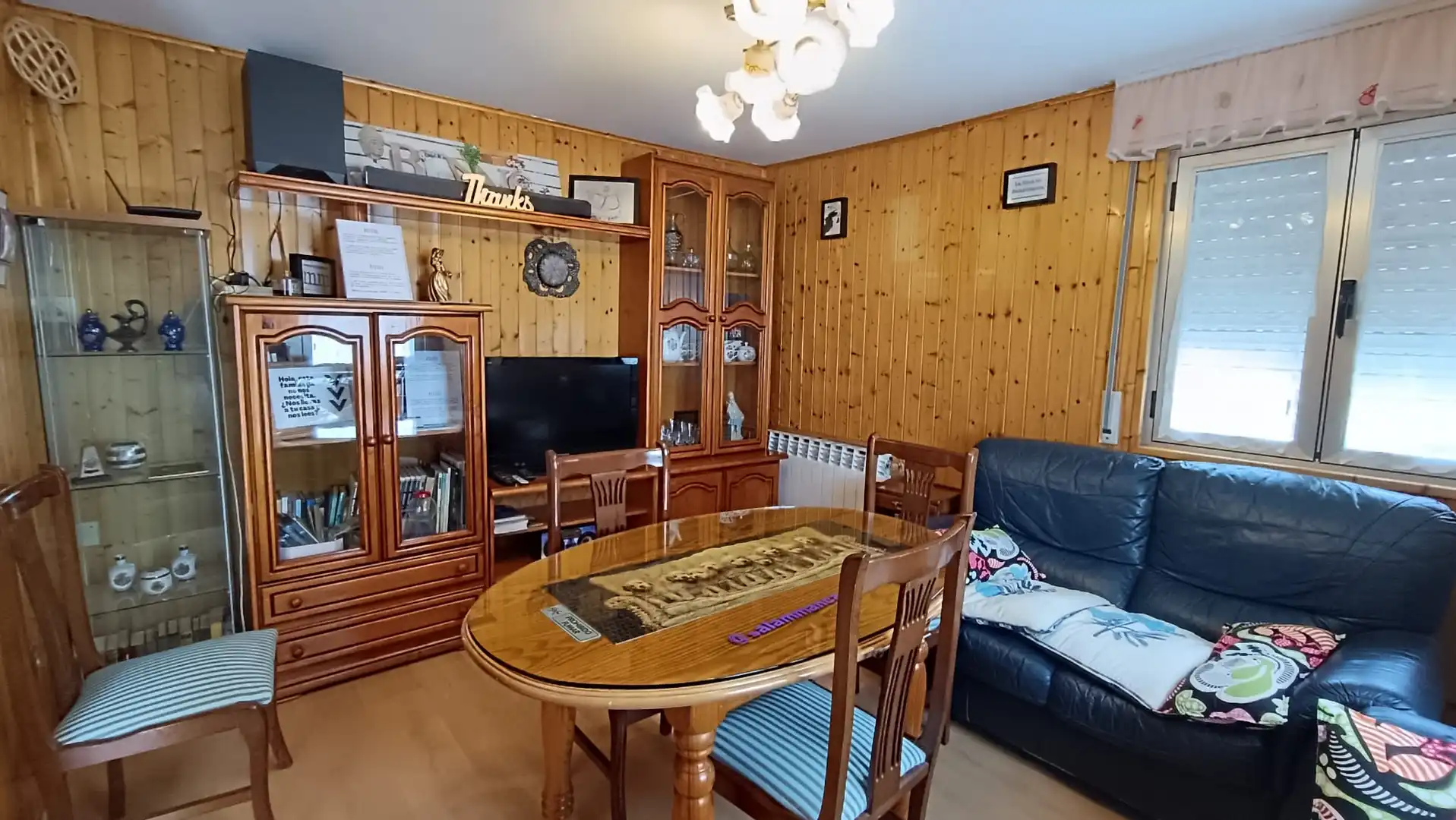 Sala d'estar de Casa o xalet en venda en Villares de la Reina amb Calefacció i Moblat
