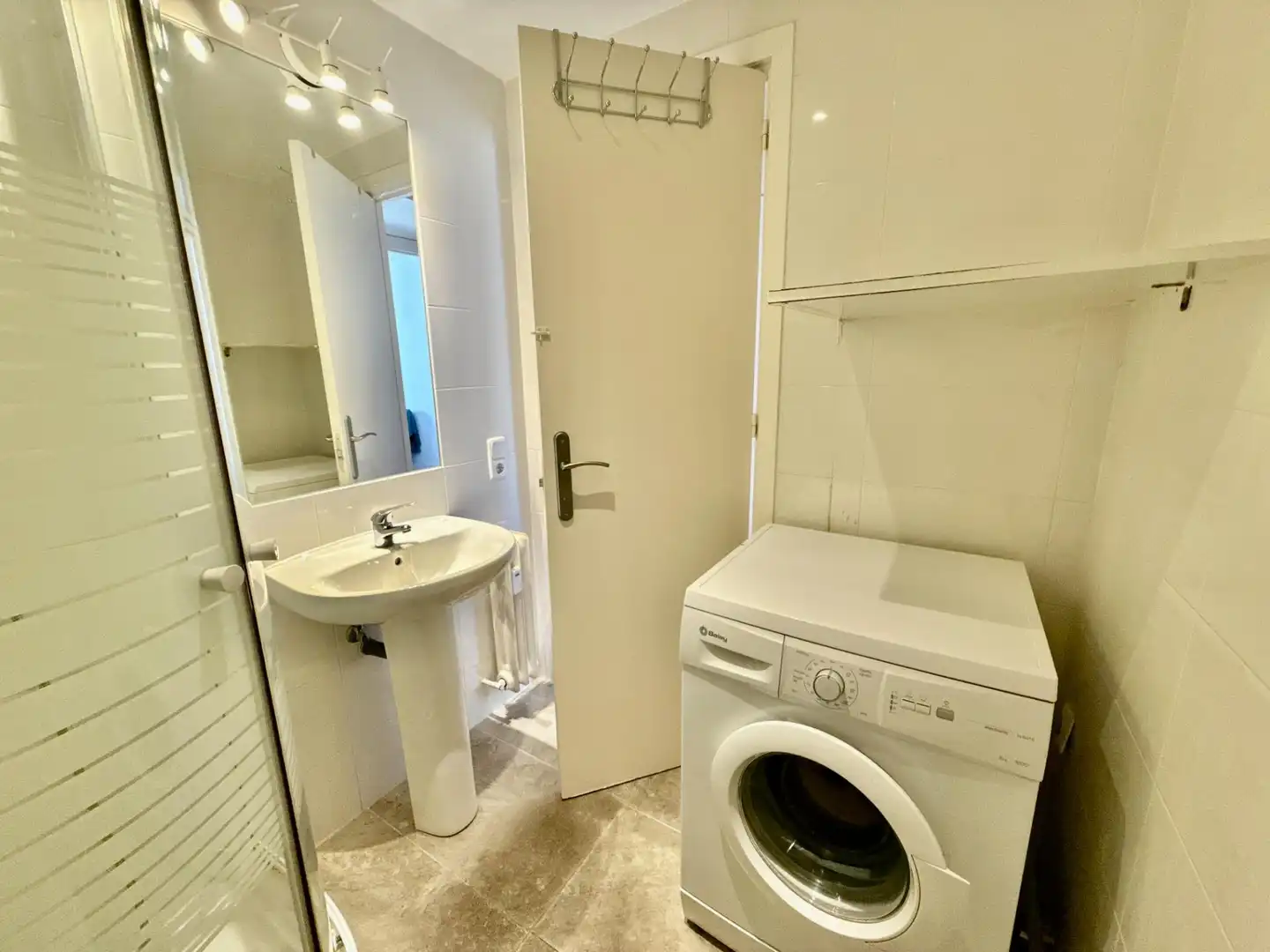 Baño de Apartamento de alquiler en Madrid con Aire acondicionado, Calefacción y Terraza