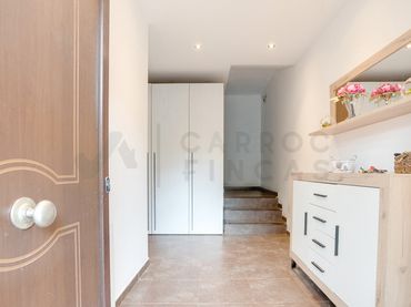 Casa amb balcó en venda a Carrer Xampinyó