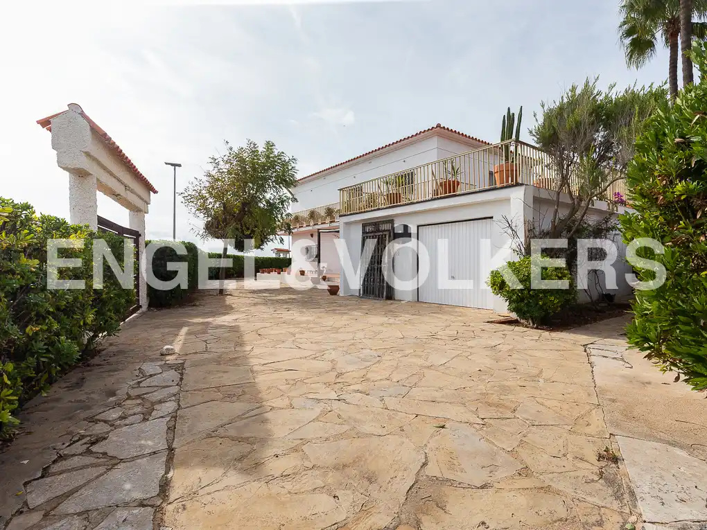 Vista exterior de Casa o xalet en venda en Vinaròs amb Calefacció, Jardí privat i Terrassa