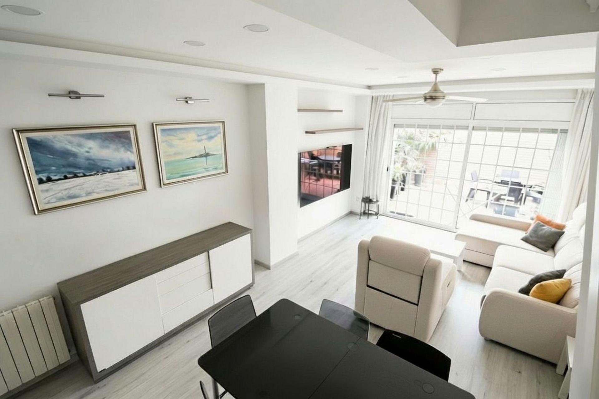 Living room of Single-family semi-detached for sale in  Barcelona Capital  with Air Conditioner, Heating and Parquet flooring